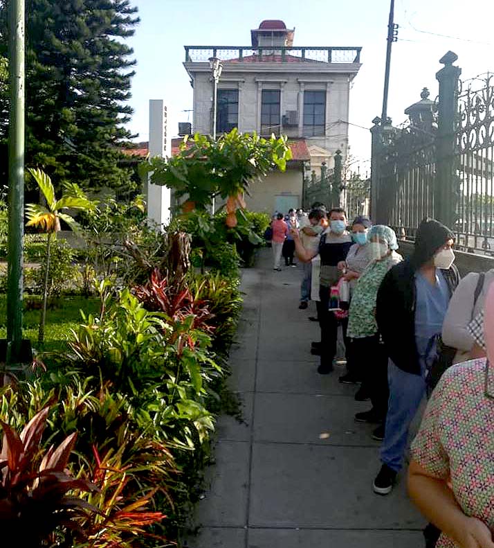 Médicos del Rosales esperan casi una hora para marcar 3 Foto tomada del Sincato de Médicos del Rosales