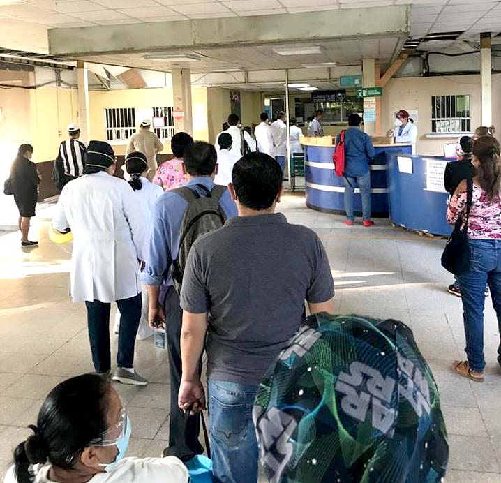 Médicos del Rosales esperan casi una hora para marcar 4 Foto tomada del Sincato de Médicos del Rosales