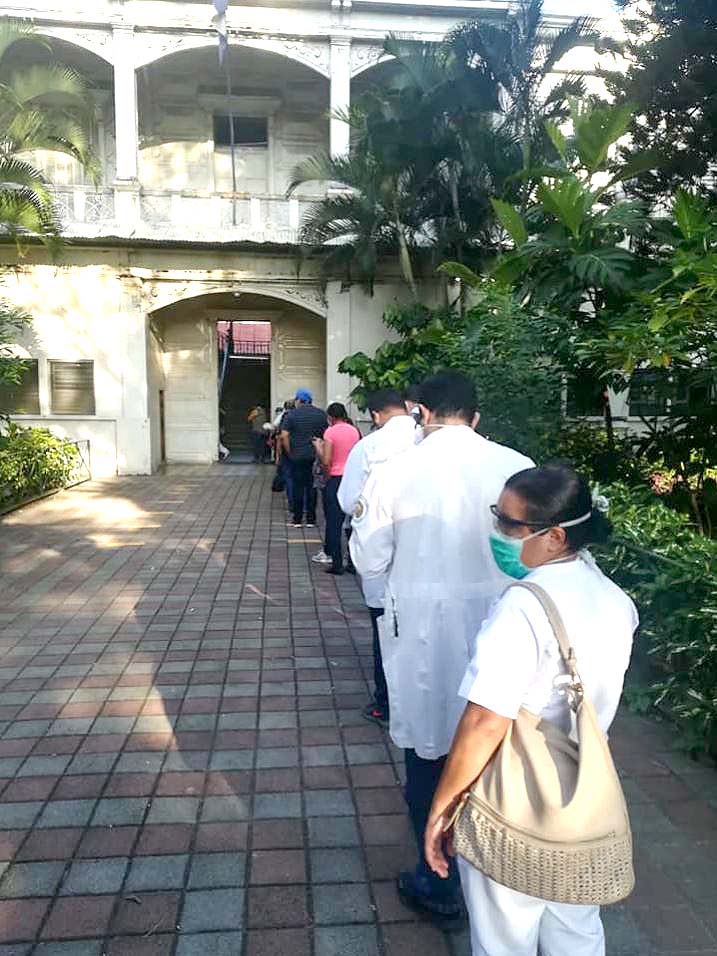 Médicos del Rosales esperan casi una hora para marcar Foto tomada del Sincato de Médicos del Rosales