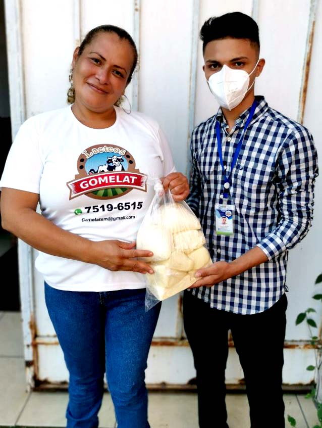 entregan dotación de quesos a Ana Maldonado 2