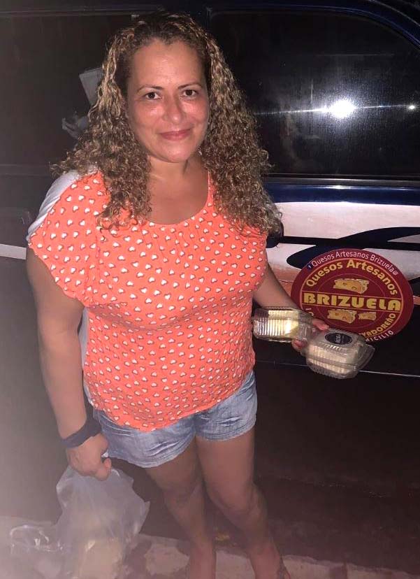 entregan dotación de quesos a Ana Maldonado