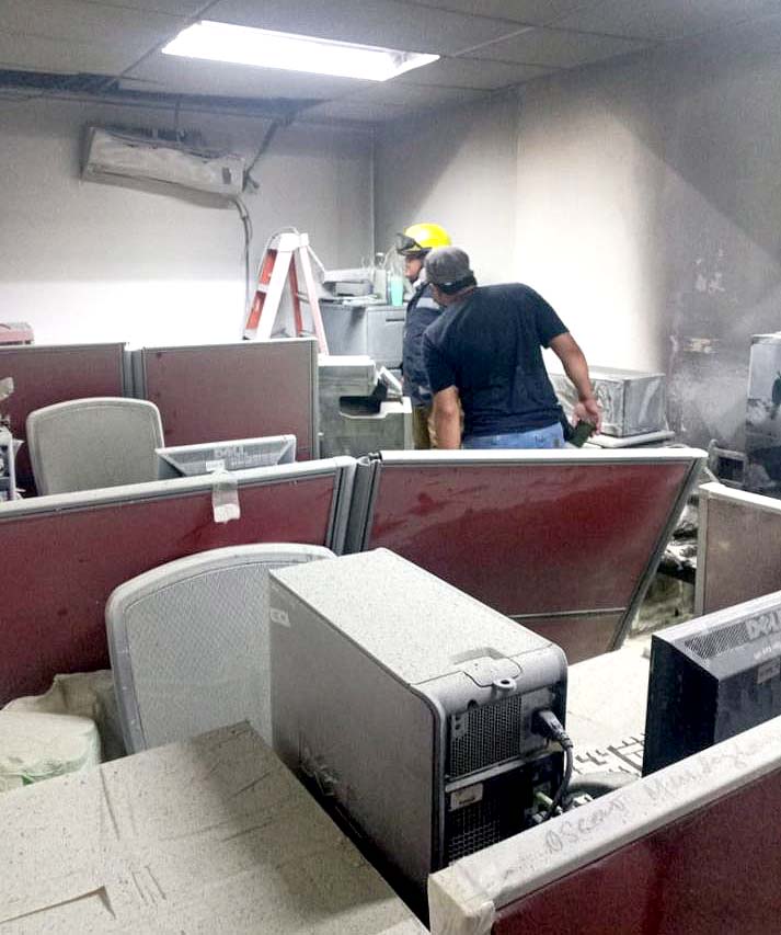 Incendio en edificio de la Asamblea Foto tomada de Bomberos 1