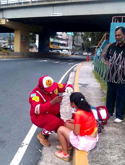 Atropellan a la señora que baila en el Tagada Foto tomada del Cuerpo de Camilleros Voluntarios de El Salvador 2