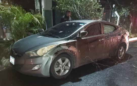 Vehículo incendiado en San Felipe