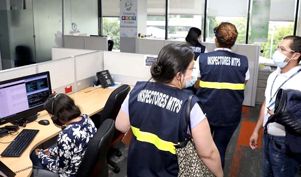 Inspectores verifican cumpliento de descuentos de empresas y alcaldías a AFP Foto tomada de Ministerio de Trabajo