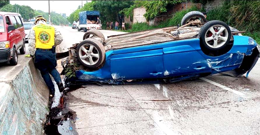 Accidente en la Troncal del Norte Foto Comandos de Salvamento 1