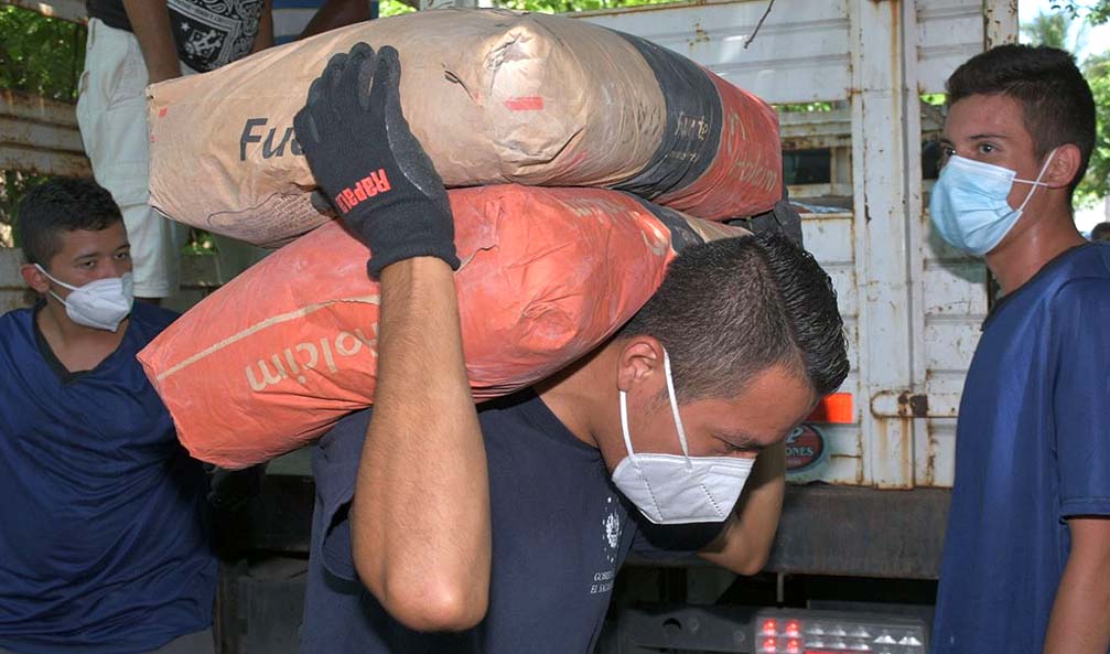 Entregan ayuda a comunidades en La Paz Foto tomada de la Secretaría de Prensa de la Presidencia 2