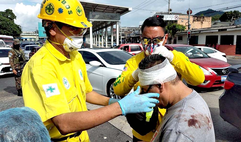 Seis lesionados en accidente Foto tomada de Comandos de Salvamento 1