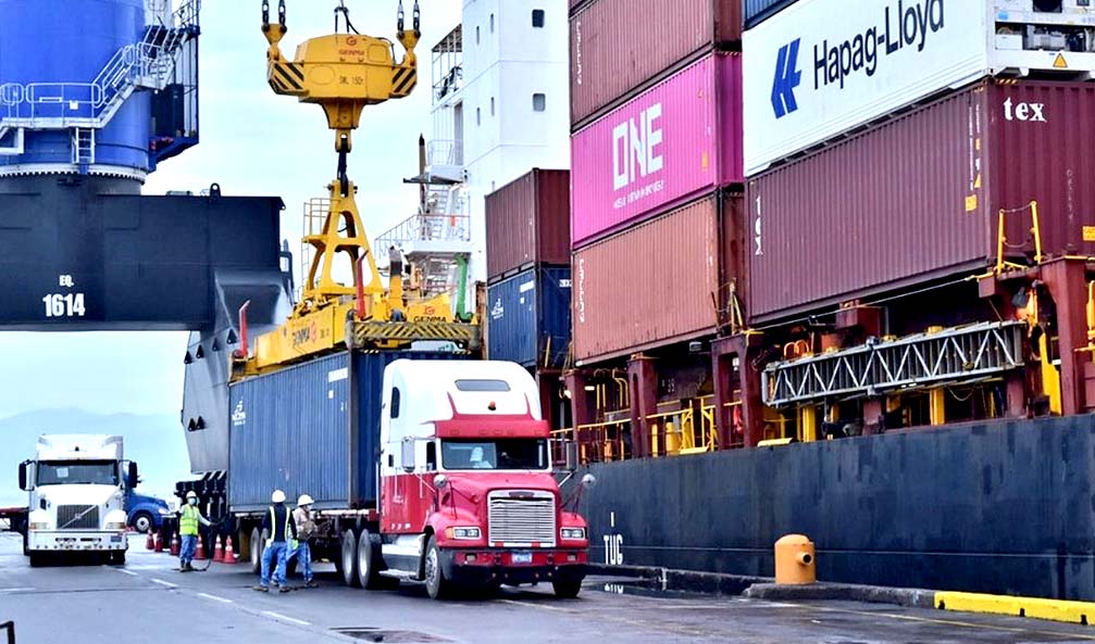 Más de 380 toneladas de alimentos atracaron en el Puerto de Acajutla Fotos tomadas de la Secretaría de Comunicaciones 1