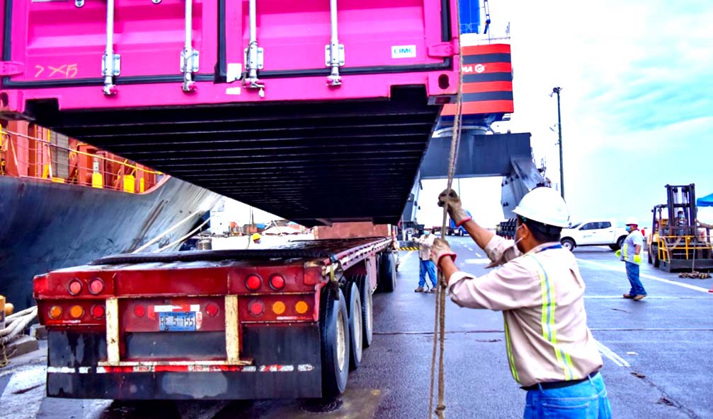 Más de 380 toneladas de alimentos atracaron en el Puerto de Acajutla Fotos tomadas de la Secretaría de Comunicaciones 3