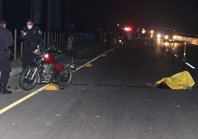 Mujer muerta en accidente en La Paz