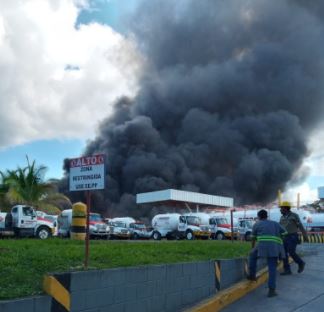 Incendio en la Tropigas