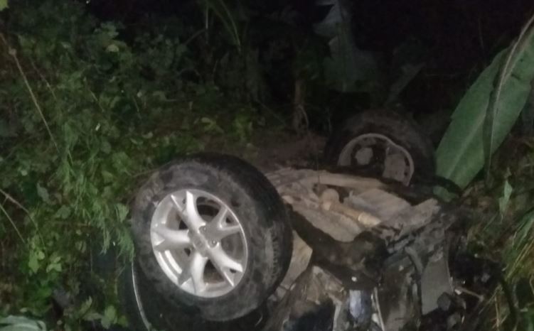 Camioneta en la Troncal del Norte