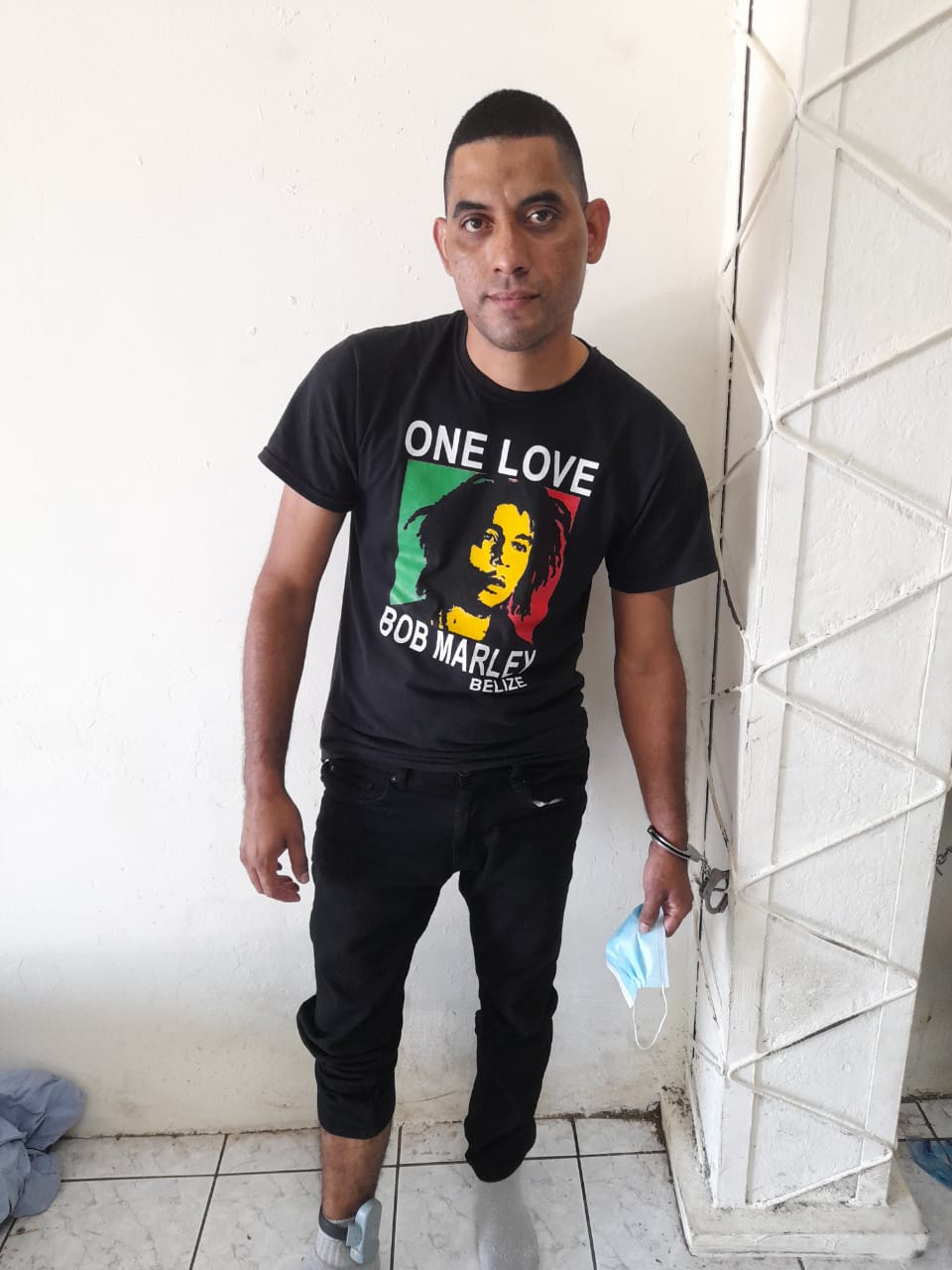 Condenado con brazalete electrónico 2