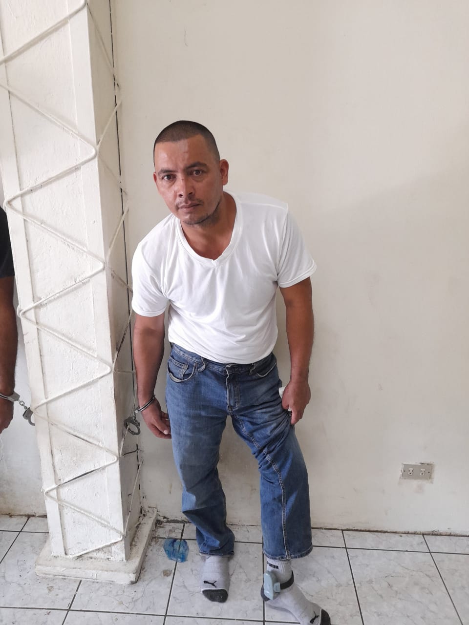 Condenado con brazalete electrónico 3
