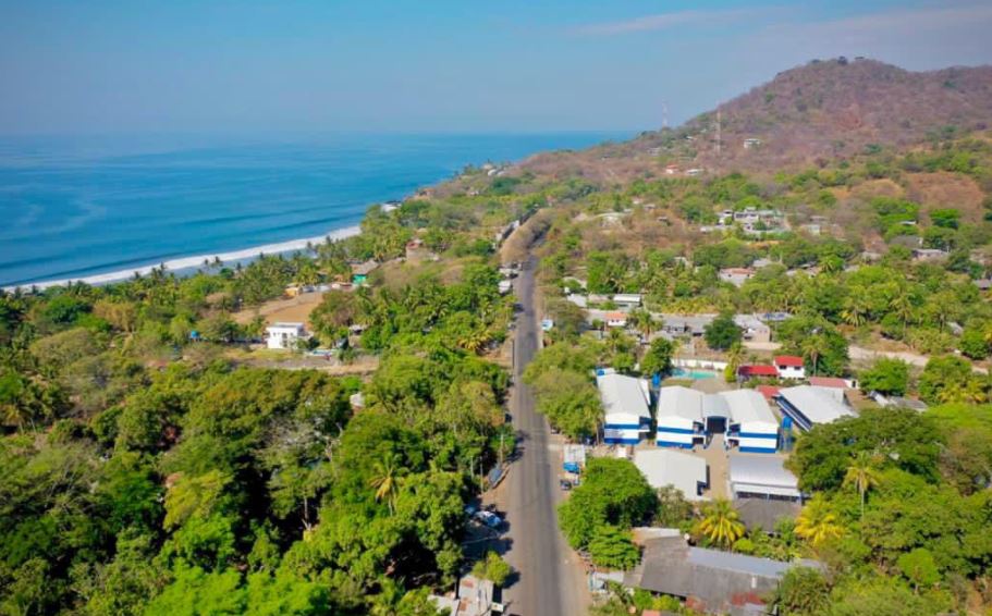 Complejo educativo en La Libertad