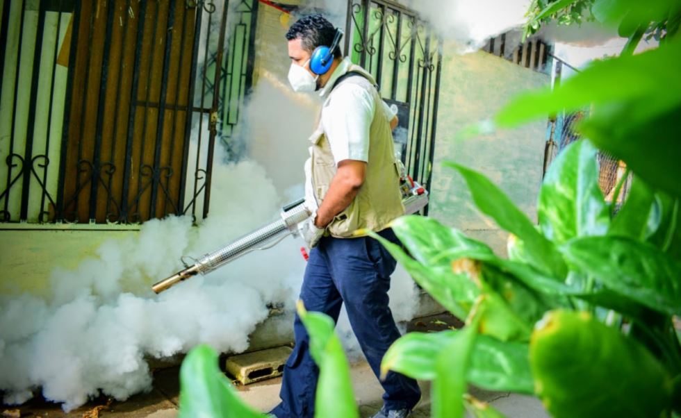 Fumigación en colonia Conacaste