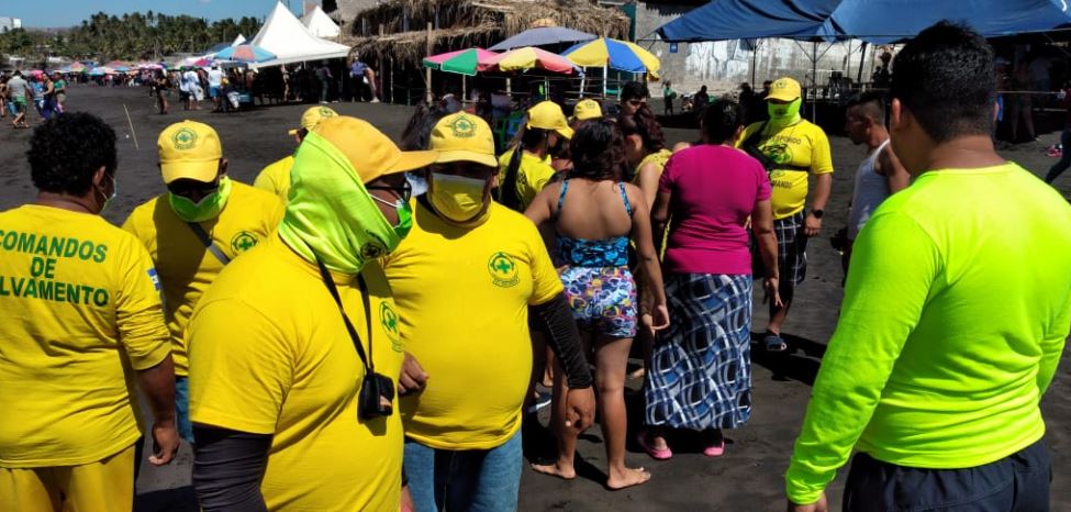 Comandos en la playa