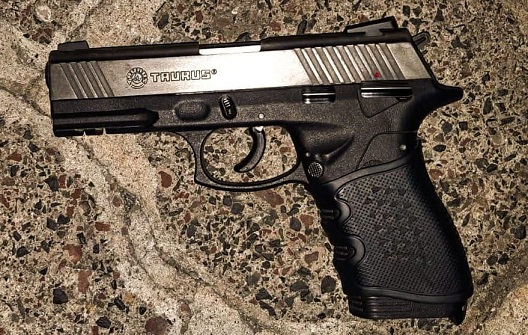 Acusado de feminicidio tentado arma