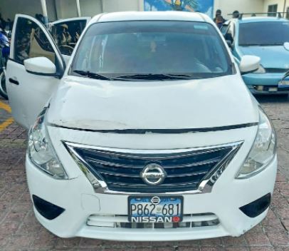 Nissan blanco