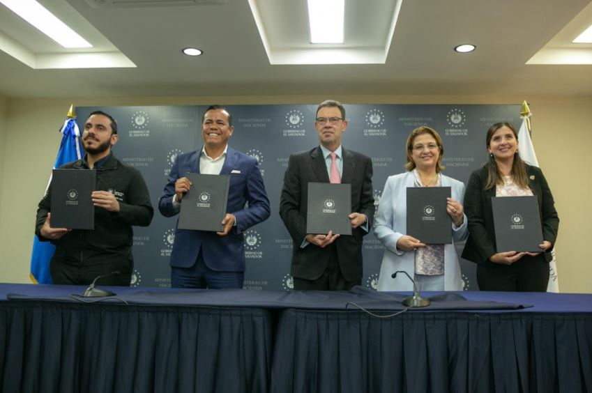 Firma de tres convenios