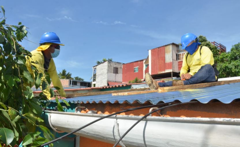 Techos en casas de Mejicanos