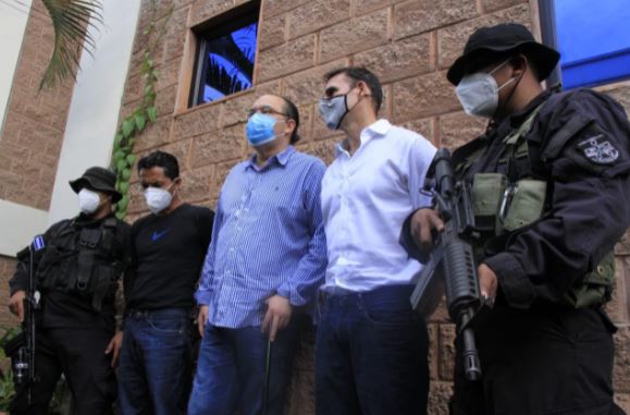 Tres acusados de alcaldía