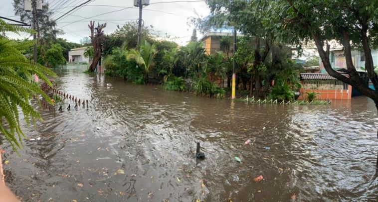 Inundada calle de la Santa Lucía