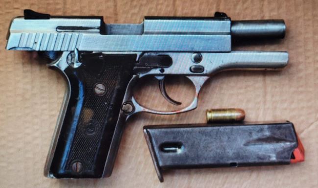 Pistola decomisada a maleante