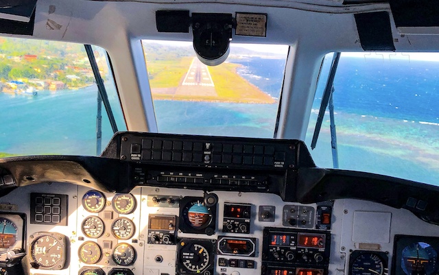 CABINA DE AVIÓN ROATAN