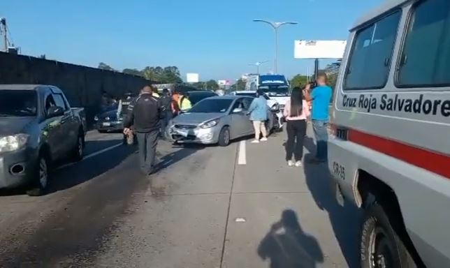 Cinco lesionados con cinco carros