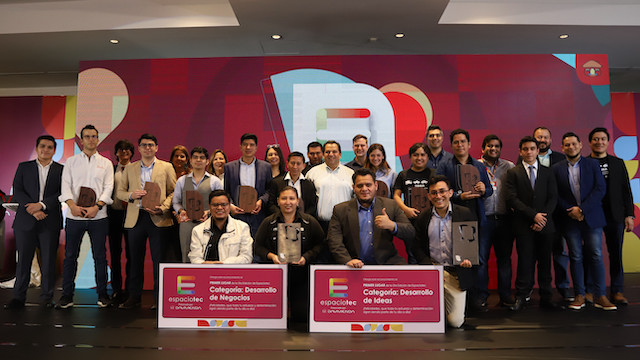 Premiación de Espacio TEC patrocinada por Banco Davivienda, en el Hotel Crown Plaza, en San Salvador, El Salvador, el 21 de enero de 2023.
Foto Banco Davivienda/ Salvador Melendez