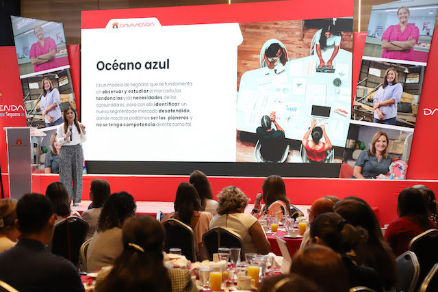 Evento de Banco Davivienda con Mujeres Empresarias de PYME en el HOtel Crown Plaza en San Salvador, el 3 de marzo de 2023
Foto Banco Davivienda/ Salvador Melendez