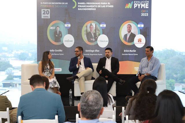 Foro Panel Bancario sobre Evolución PYME en las instalaciones del Milleniun Plaza en San Salvador, con la participación de Erick Durán, Gerente PYME de Banco Davivienda Salvadoreño.
Foto Banco Davivienda/ Salvador Melendez