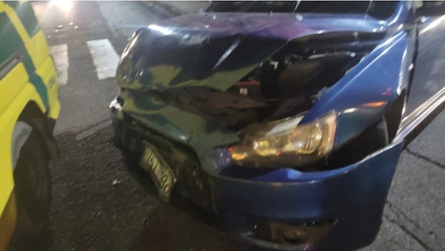 Conductor ebrio choca contra ambulancia de Comandos de Salvamento en Santa Ana. 09-07-2023.