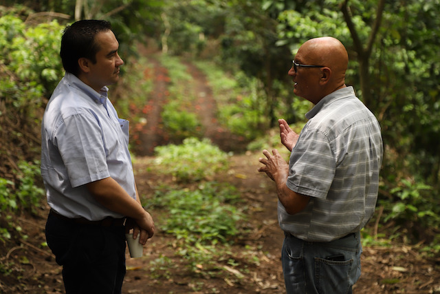 Firma de Convenio Avícola y Fideicomiso Walter Soundy en la Finca San Antonio El Quequeisque, en Santa Tecla, La Libertad, el sábado 26 de agosto de 2023.
Foto Banco Davivienda/ Salvador Melendez