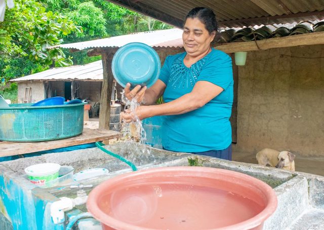 inicio del proyecto de equipamiento de un pozo de agua potable en caserío La Arenera, municipio de El Porvenir, Santa Ana-1
