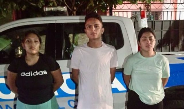 Pandilleros detenidos que se peleaban en la calle
