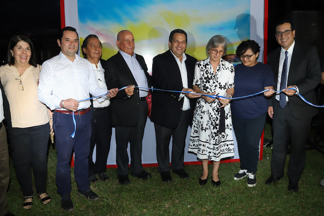 Inauguración de la Muestra de Arte Imagenes del Alma, parte del Certamen Volarte, el 29 de noviembre de 2023, en San Salvador, El Salvador, con la presencia del presidente Gerardo Simán.
Foto Banco Davivienda/ Salvador Meléndez