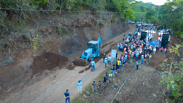 DICM Inicia construccio?n cerca de 2 km de calles en San Ildefonso, San Vicente-2