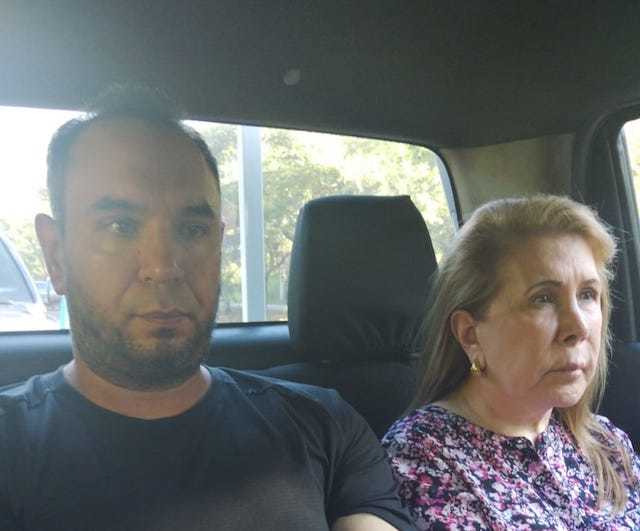 Gómez Farfán y Farfán de Gómez, hijo y madre, Argoz SA de CV