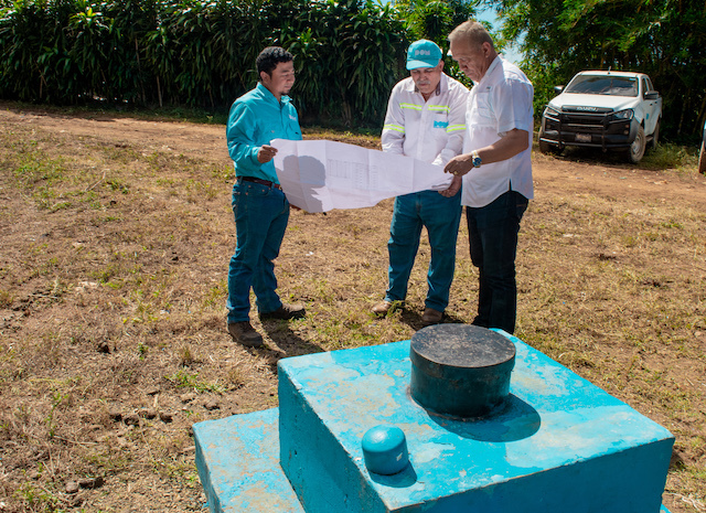 DOM avanza trabajos de equipamiento de pozo de agua potable de Teotepeque-