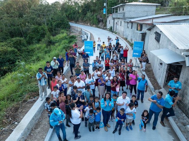 renueva calle principal del caserío Cocobano, de San Rafael Cedros