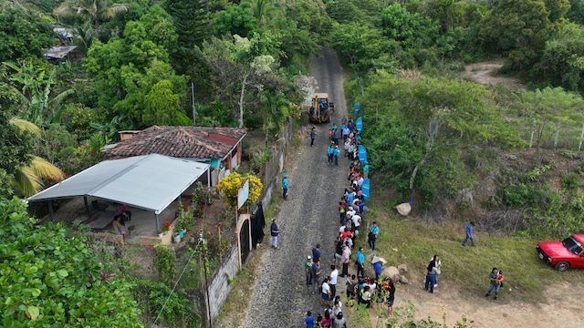 DOM inicia transformación de calle rural de San Pedro Nonualco, La Paz -