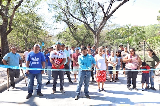 Renuevan calle rural fronteriza con Guatemala en Santa Ana-