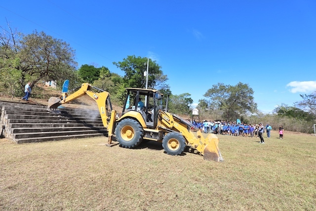 Inician construcción de polideportivo en Carolina, San Miguel 1