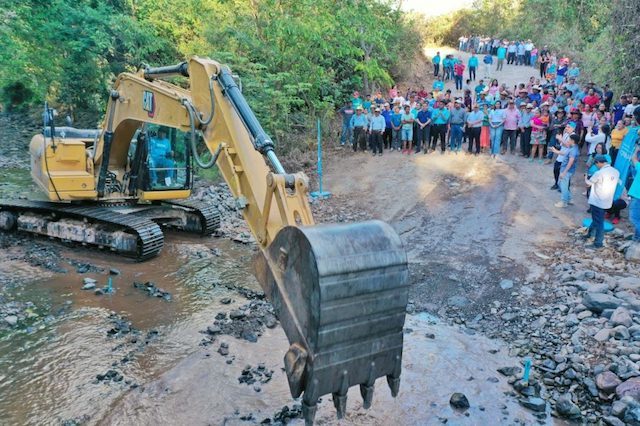 Inician construcción de 7.9 km de calles en Poloros, La Unión