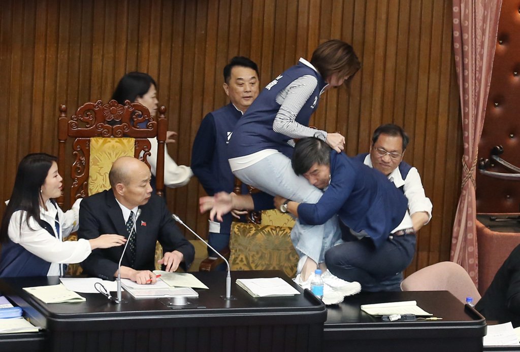 Parlamento Taiwán 5
