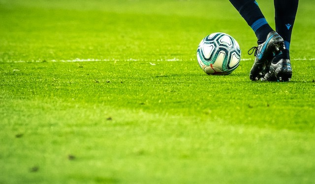Futbolista y pelota