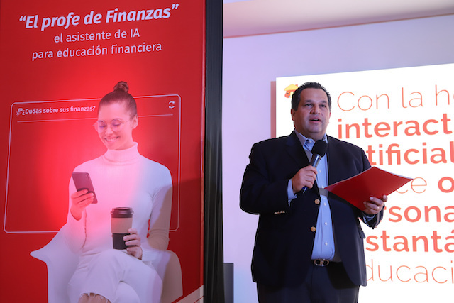 Lanzamiento de la plataforma digital "El Profe de Finanzas" del Banco Davivienda Salvadoreño, el 5 de julio de 2024, en el Auditorio de BINAES en San Salvador, El Salvador.
Foto Banco Davivienda/ Salvador Melendez